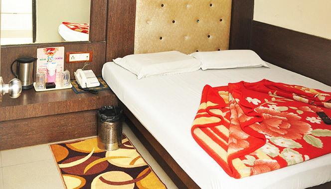 Hotel Shiv Palace New Delhi Room photo